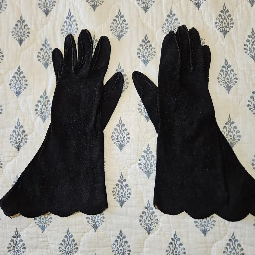 Vintage Juliette Black Suede Opera Gloves Scalloped Edge Formal Evening 6.5